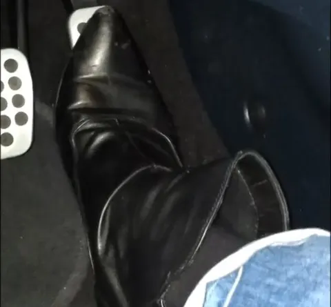 Schnell Fahren in Stiefeletten