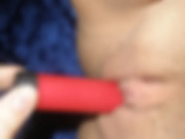 Zwei Vibratoren und eine Muschi
