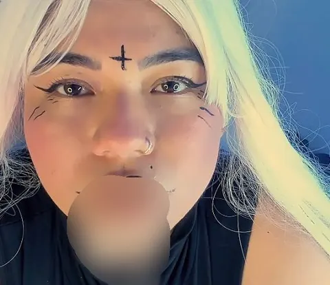 Deepthroat - Schlampige Hexe - Sexy