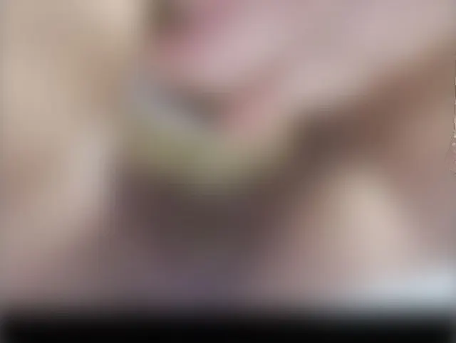 muschi mit sektflasche gefickt ..sekt rein gefickt
