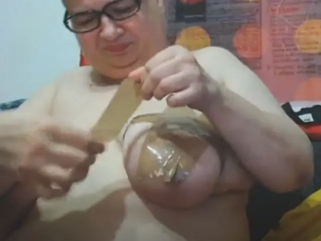 Klebeband an meine Titte