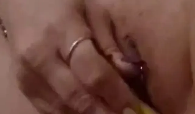 Eine süße Banane in der Vagina nur für dich jetzt ist sie noch süßer