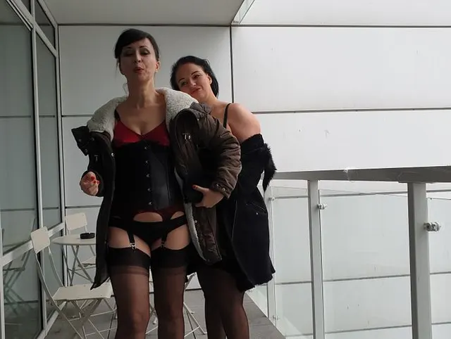 Vorschau aus 69er Position: Lesben bestückte Liebhaber