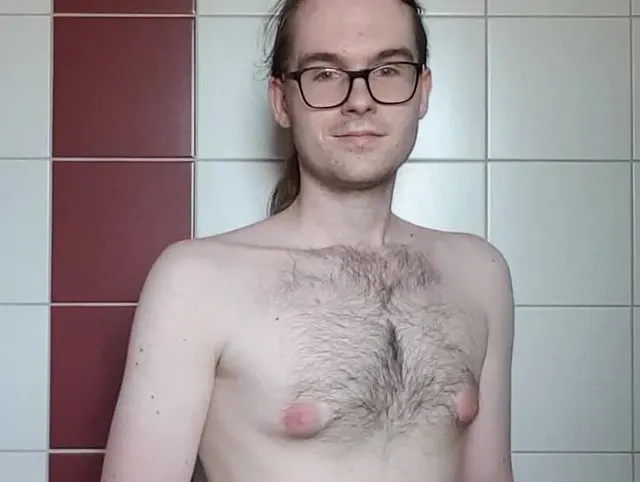 Mein 28. Video - Zweites Mal auf öffentlicher Toilette ausgezogen und gepinkelt