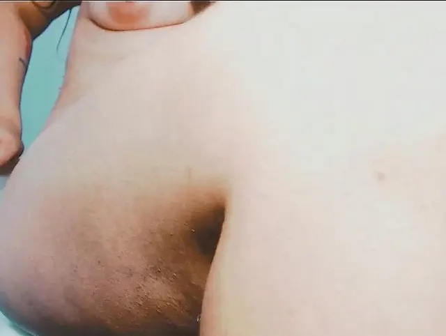 Es macht mich an, wenn du meine haarige Muschi siehst und wie ich vor einem verdammten Cuckold (Kein Ton)