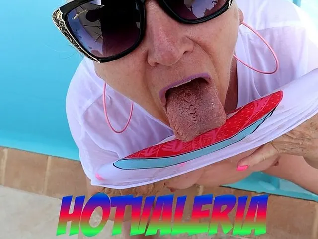 Im Swimmingpool vollgerotzt