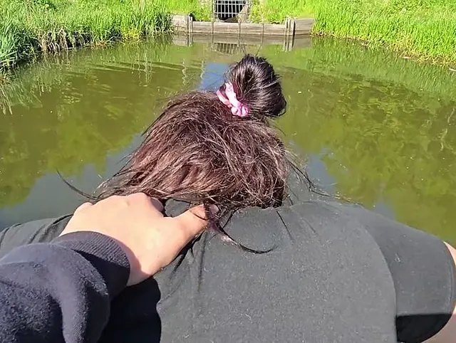 An der frischen Luft schmeckt so ein harter Schwanz doch gleich viel besser!