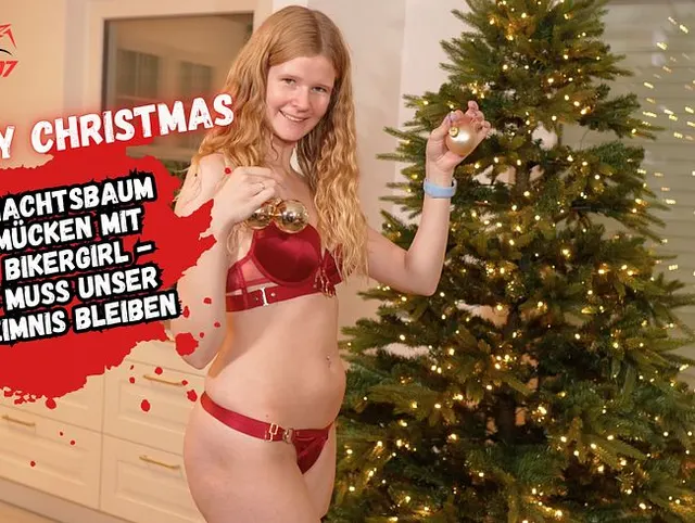 Weihnachtsbaum schmücken läuft schief! Glas Dildo bringt mich richtig geil zum Kommen!