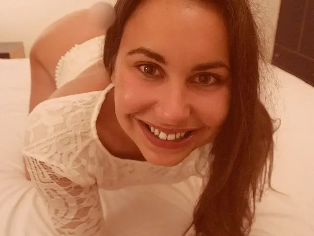 Unglaublich! Als Teenie-Brautjungfer im Urlaub „gefistet“ !