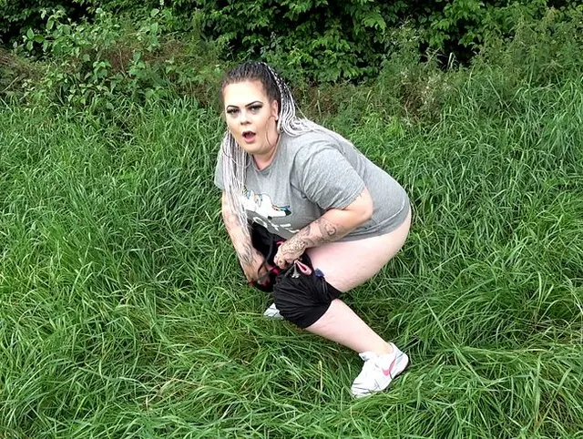 MOLLIGES TEENNACH DEM PISSEN ABGEFICKT