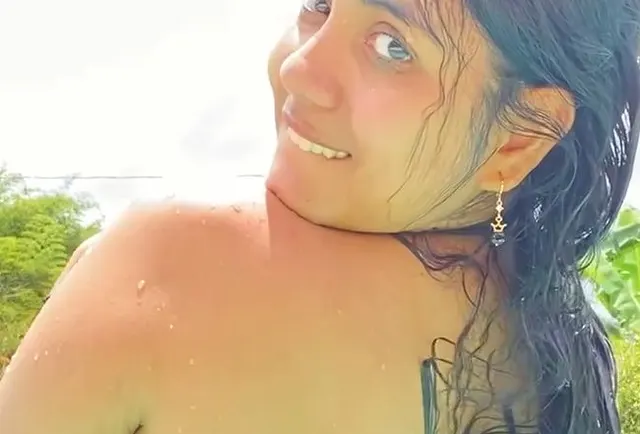 Schwimmen und nackt