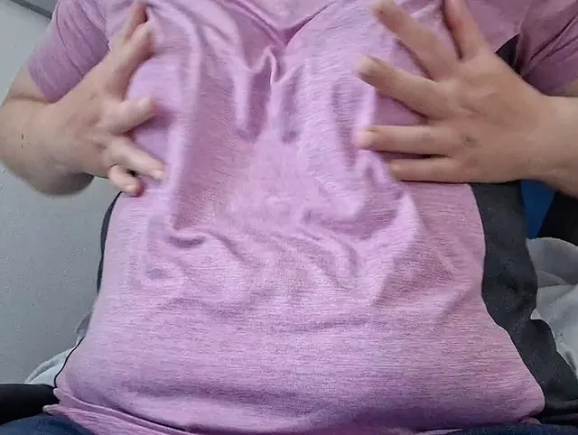Geile Solo-Nummer mit Mega-Orgasmus vor meinem Schreibtisch!