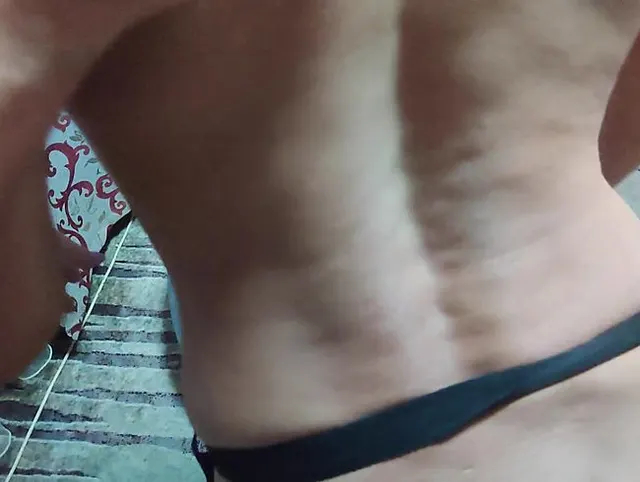 Geile Schneemädchen mit Strap-on wird selbst gefickt