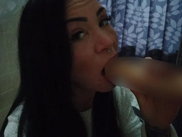 Soloclip! Dildo im Bad tief geblasen! Neue Kamera TEST
