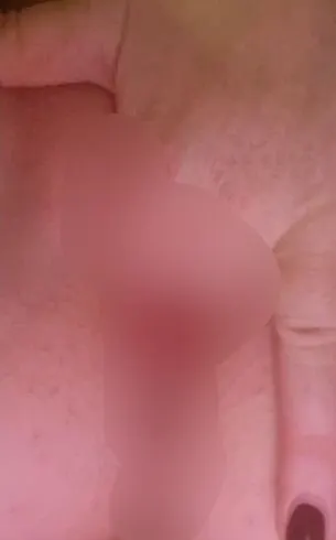 Feuchte enge Pussy mit den Fingern verwöhnt? Sieh mit dabei zu
