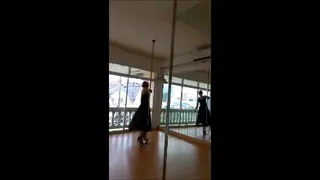 Tanze für dich im schwarzem Kleid