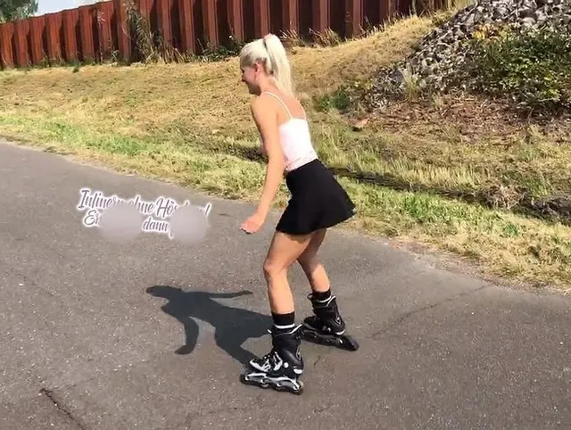 Inlinern ohne Höschen! Erst lecken, dann ficken!