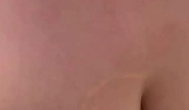 So geil! Ich lass meine Stiefbruder auf meine Titten pissen
