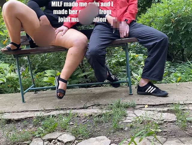 MILF brachte mich zum Abspritzen und ich brachte ihren Orgasmus durch gemeinsame Masturbation
