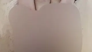 Meine kleinen Titten und meine nasse Muschi sind wild und gierig nach dir ????