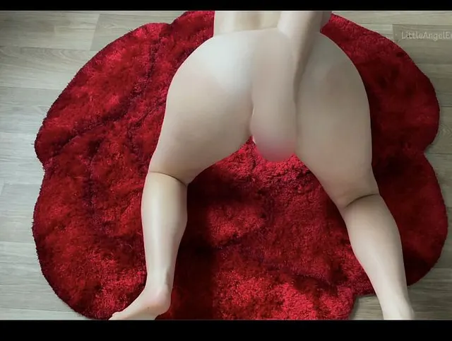 Spaß mit einem realistischen Dildo