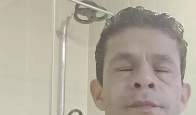 Die Badewanne und Duschgel