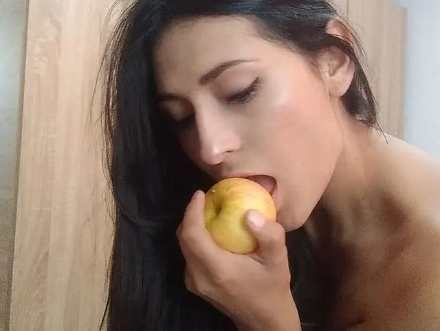 Wer will den Apfel beißen?