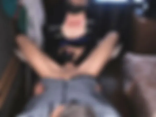 Die kurvige MILF wichst mich auf dem Gyno-Stuhl