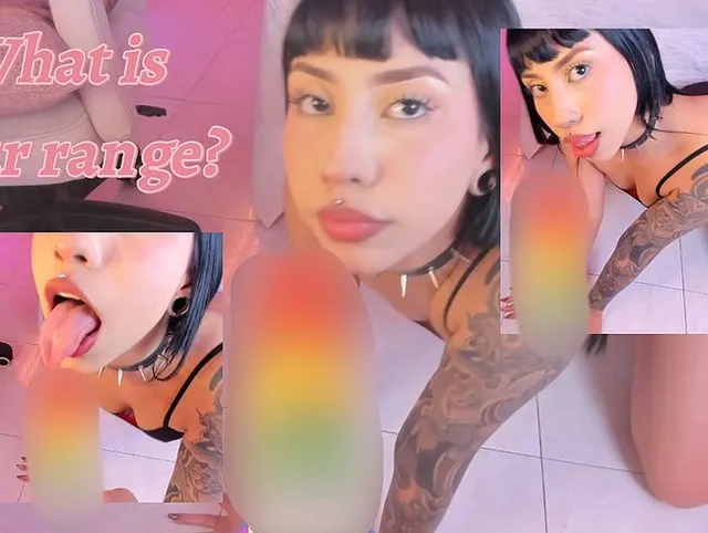 Was denkst du, wie weit mein Dildo in meinen Deep Throat passt?