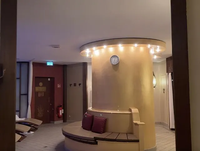 Ich wurde heimlich in der Hotelsauna gefickt und abgespritzt !!