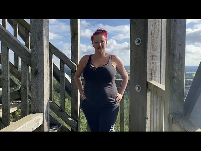 Auf dem Aussichtsturm geil Gepisst