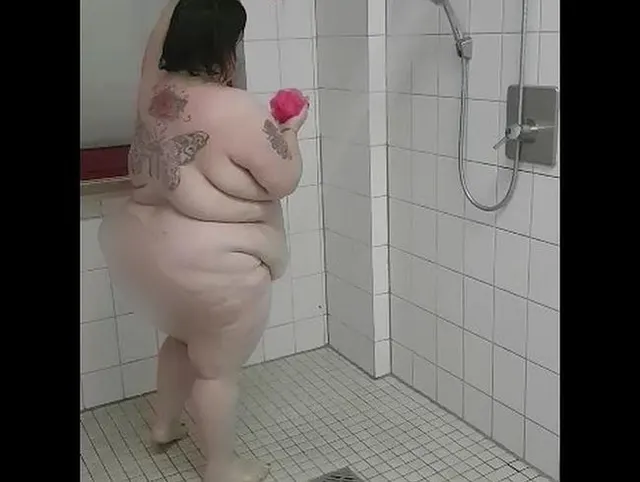 NACH DEM PISSEN DUSCHEN