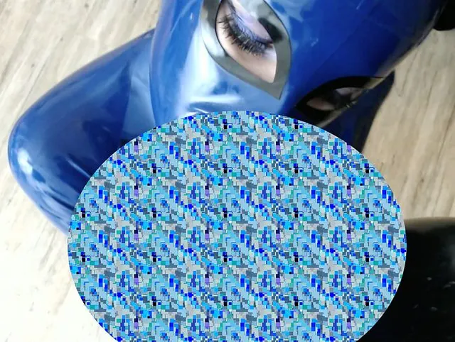 Strapless Strapon Anbetung