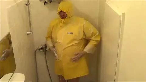 Duschen im Friesennerz