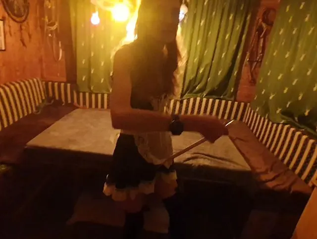 Mein erstes Video als Dienstmädchen