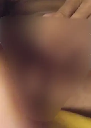 Der weibliche Part Teil 2...schön die schmierige nasse Fotze bearbeitet