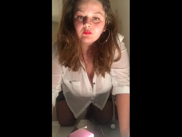 große Naturtitten, Dildo, High Heels, Nylons