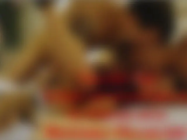 Ich blase den Lover öffentlich im Park und ficke ihn vor Cuckis Augen im Hotel
