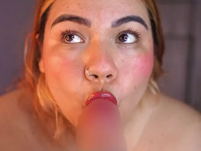 Leidenschaftlicher Oralsex mit sexy Lippen... Sperma im Gesicht
