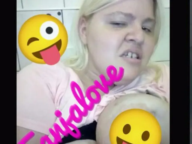 © Pssst mit Tanjalove auf Öffentlichen WC
