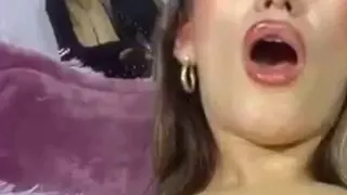 Vibrator to my clitoris