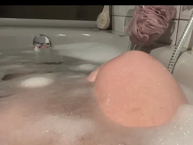 Wer kommt mit mir in die Heiße Badewanne ?