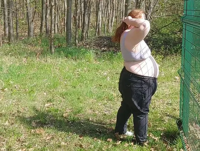 Ein kleiner Strip am Waldesrand in der freien Natur
