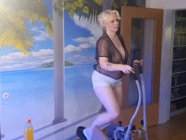 Beim Sport meine Flasche gefickt