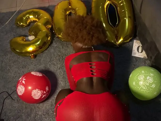 Ebony Princess Honey Beez: 300 Fan-Anerkennungsteaser