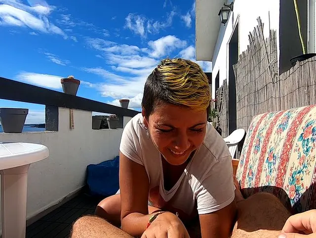 Outdoor Blowjob & Schlucken auf der Terrasse