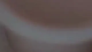 Ich hab einen String an und mach es mir dann mit meinen geilen Dildo!