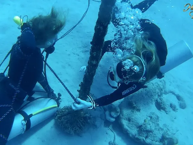 Underwater-Bondage