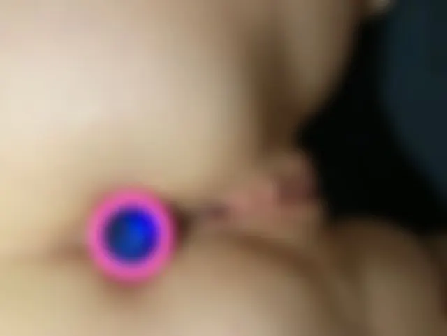 Dildo reiten Plug im Arsch 3 Loch Milf / Ehestute