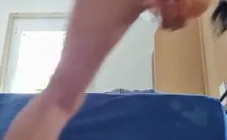 Geiler nasser Orgasmus bei schönem Dildospiel
